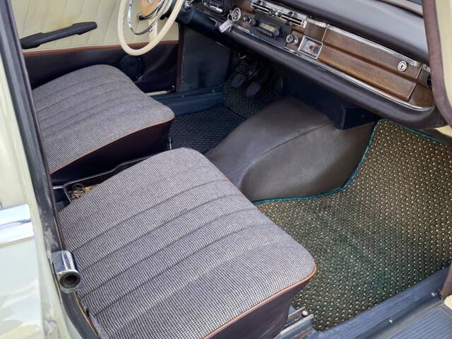 Mercedes-Benz 220 b
