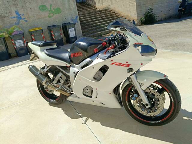 Yamaha YZF 600 R6