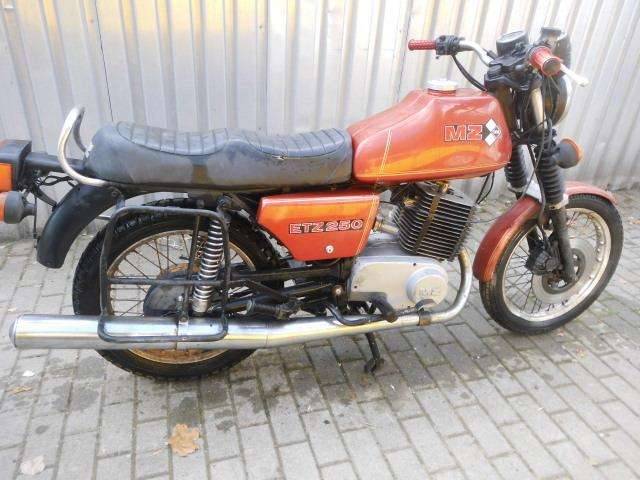 Bild 1/19 von MZ DUMMY (1983)