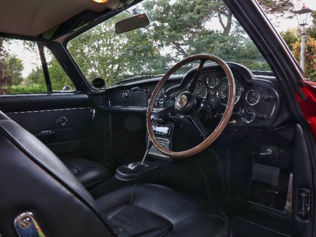 Aston Martin DB 6 Vantage