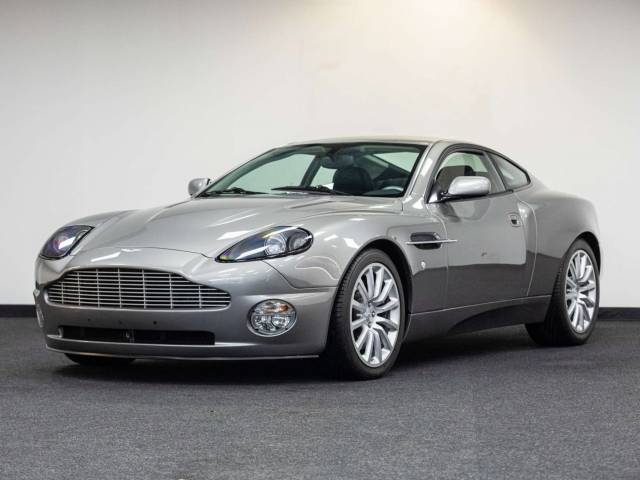Aston Martin V12 Vanquish