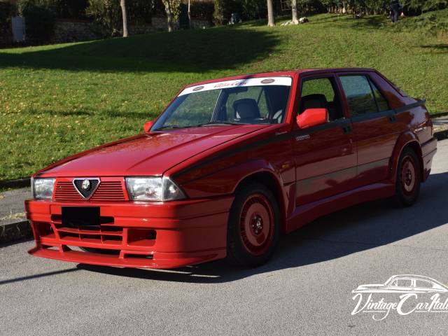 Image 1/35 de Alfa Romeo 75 1.8 Turbo Evoluzione (1987)