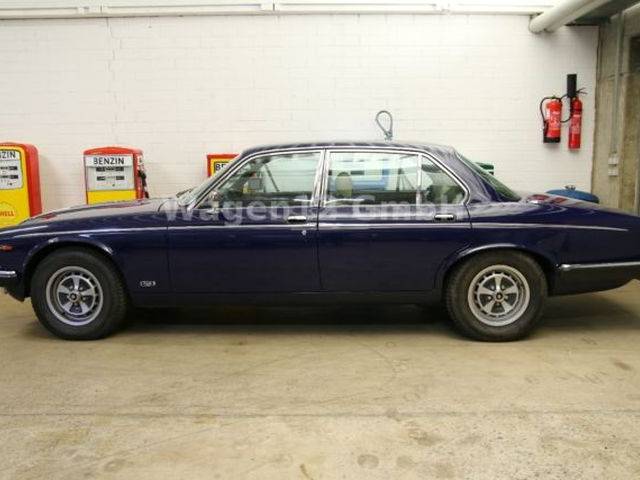 Immagine 1/12 di Daimler Double Six Vanden Plas (1982)