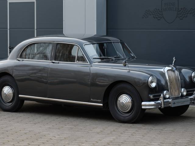 Riley Pathfinder
