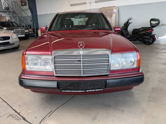 Mercedes-Benz 230 E