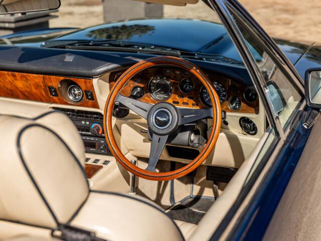 Aston Martin V8 Vantage Volante