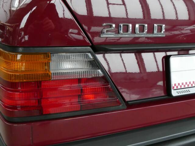 Image 1/42 of Mercedes-Benz 200 D (1987)