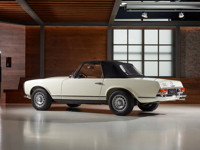 Mercedes-Benz 230 SL