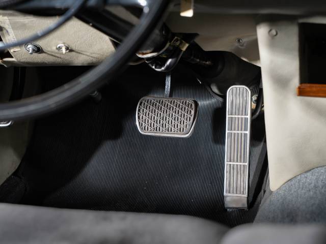 Mercedes-Benz 600