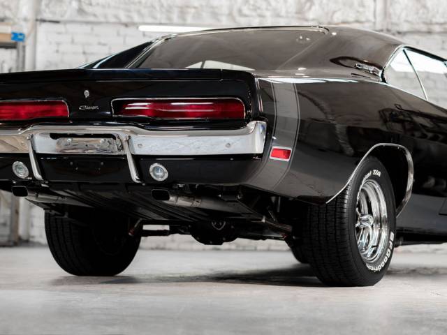 Dodge Charger 318