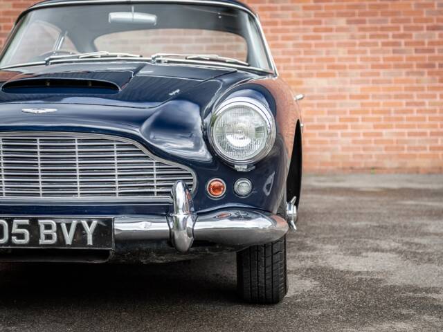 Aston Martin DB 4