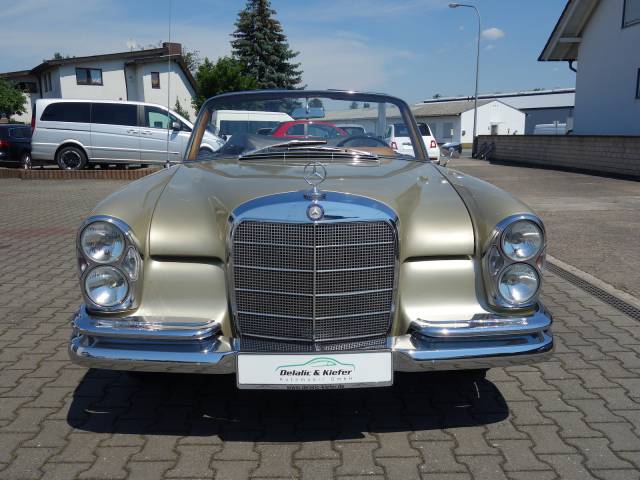 Mercedes-Benz 300 SE
