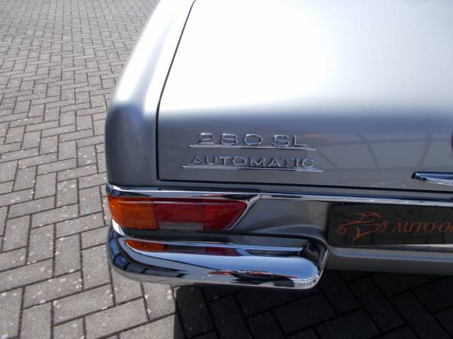 Mercedes-Benz 280 SL
