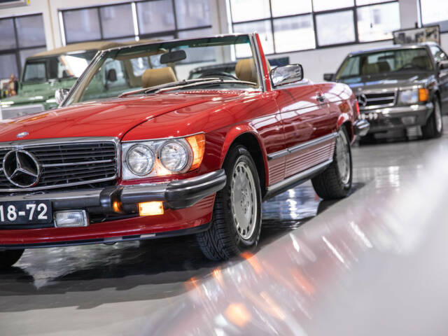 Mercedes-Benz 560 SL