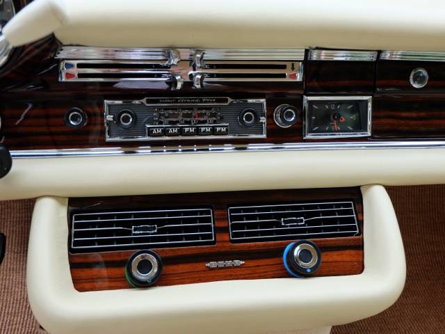 Mercedes-Benz 300 SE