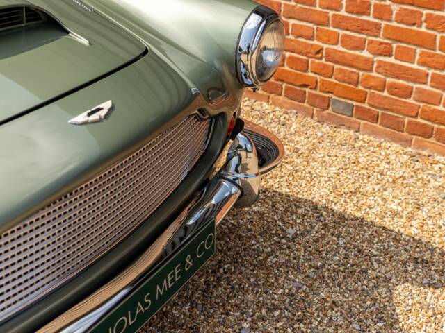 Aston Martin DB 4