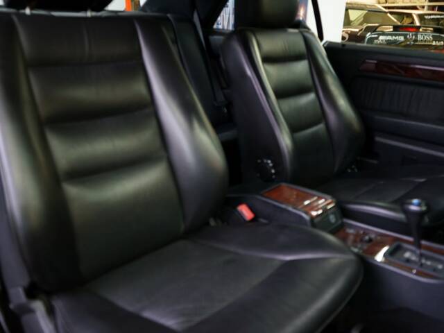 Mercedes-Benz E 320