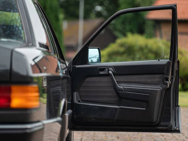 Mercedes-Benz 190 E
