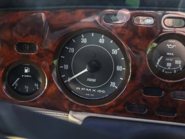 Aston Martin V8 EFi Volante