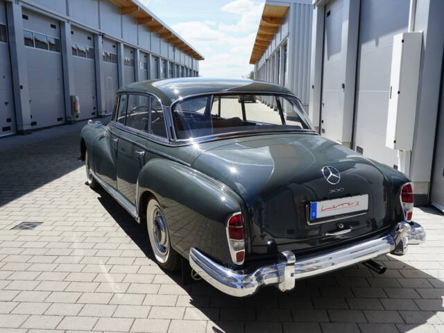 Mercedes-Benz 300 d