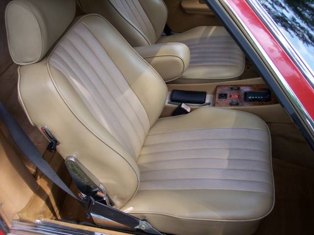 Mercedes-Benz 560 SL