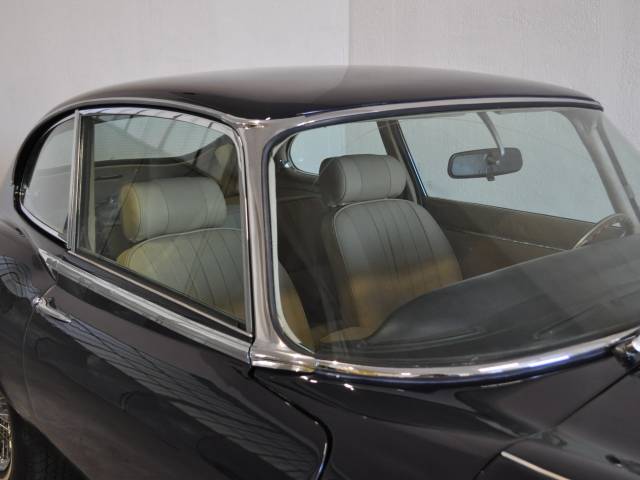 Jaguar E-Type V12 (2+2)