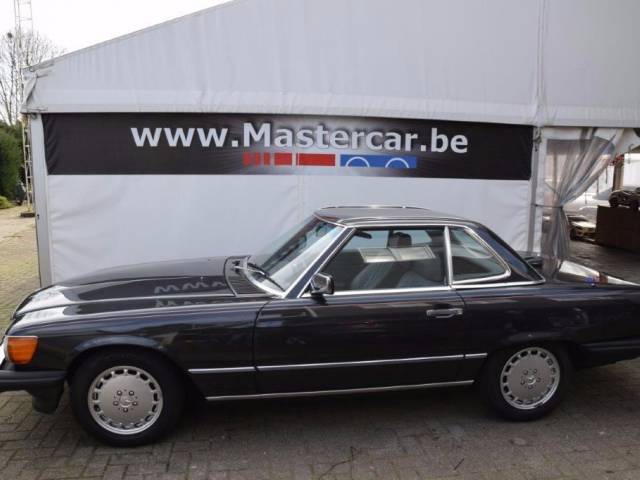 Mercedes-Benz 560 SL