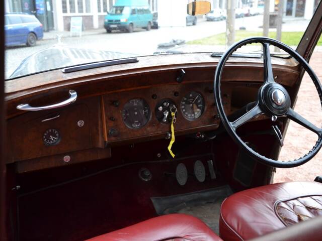 Bentley R-Type
