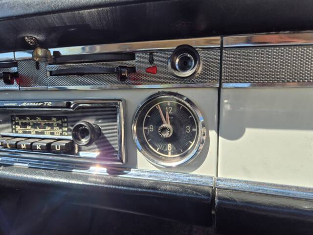 Mercedes-Benz 230 SL
