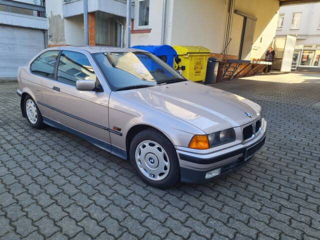 Immagine 1/14 di BMW 316i Compact (1995)