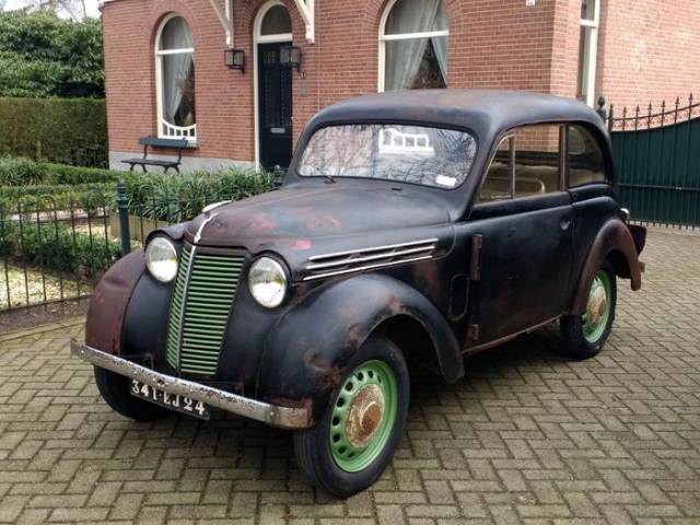 Image 1/9 de Renault Juvaquatre (1940)