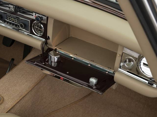 Mercedes-Benz 280 SL