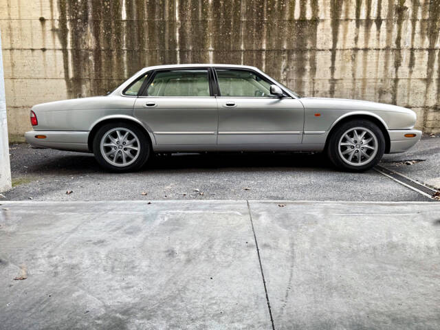 Afbeelding 1/22 van Jaguar XJ 8 4.0 Executive (1998)