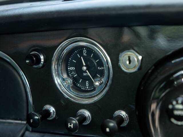 Aston Martin DB 4