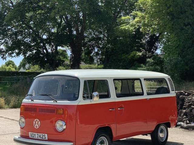 Volkswagen T2b minibus