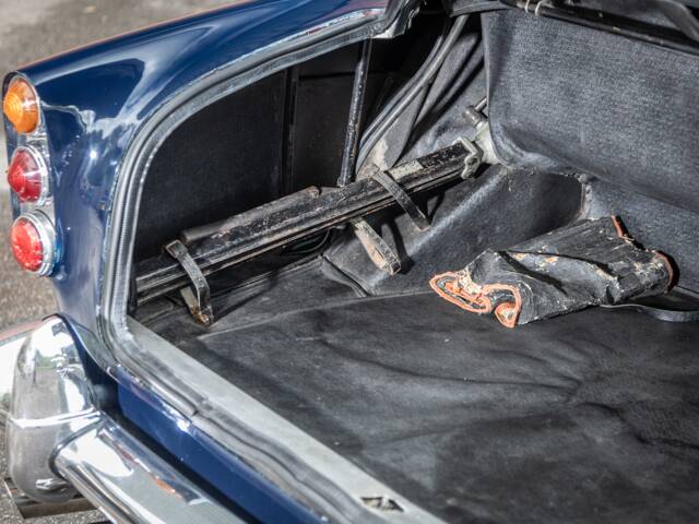 Aston Martin DB 4