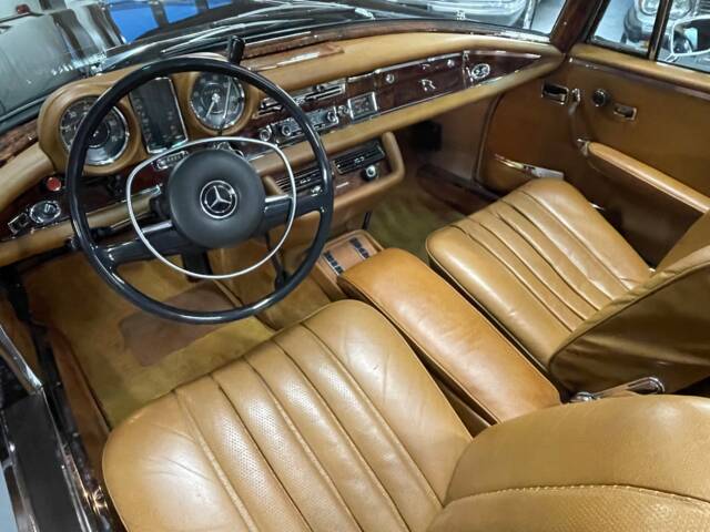 Mercedes-Benz 280 SE