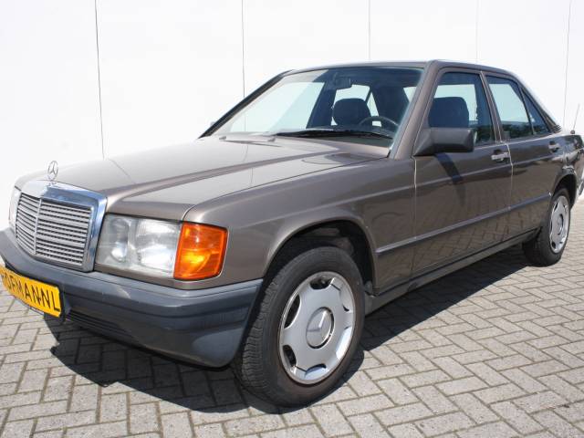 Imagen 1/13 de Mercedes-Benz 190 E (1987)