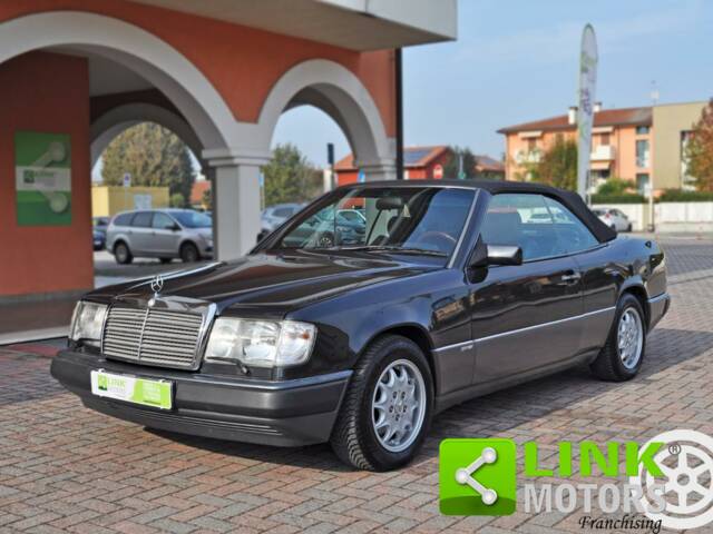 Bild 1/10 von Mercedes-Benz 300 CE (1993)