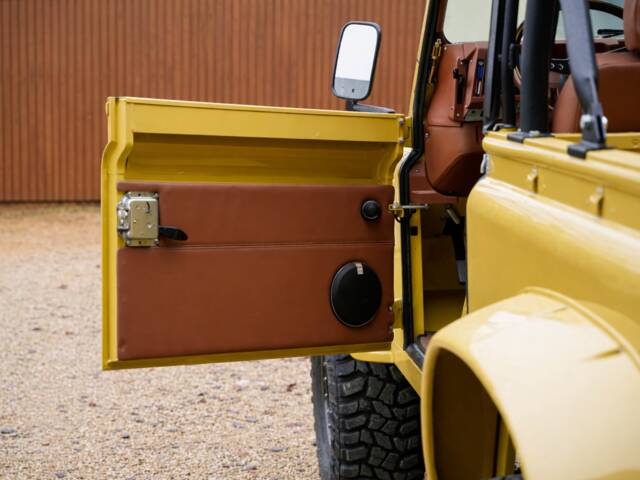 Land Rover 90