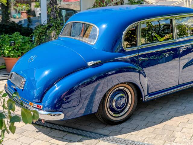 Mercedes-Benz 300