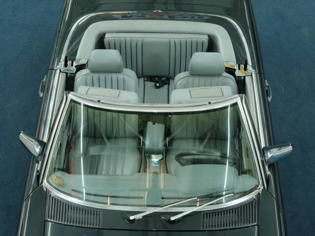 Mercedes-Benz 560 SL