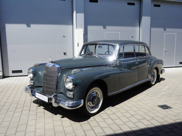 Mercedes-Benz 300 d