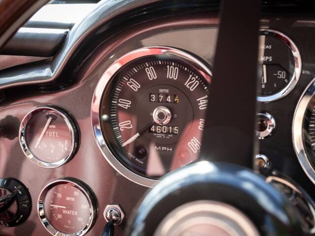 Aston Martin DB 6 Vantage