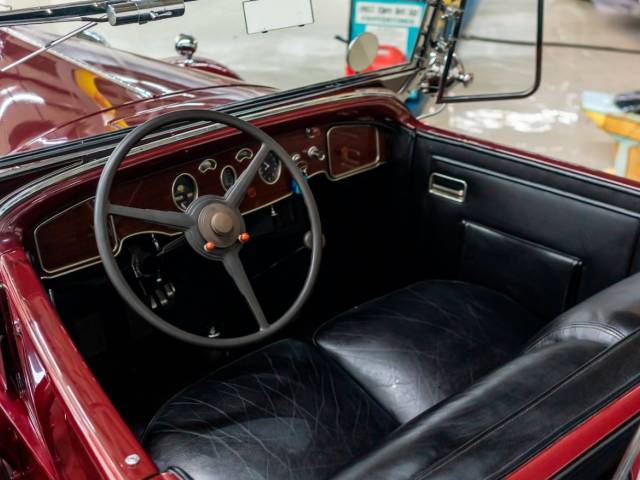 Packard Standard Eight 833
