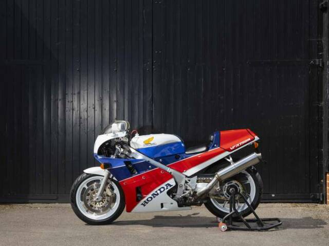 Honda VFR 750R RC 30