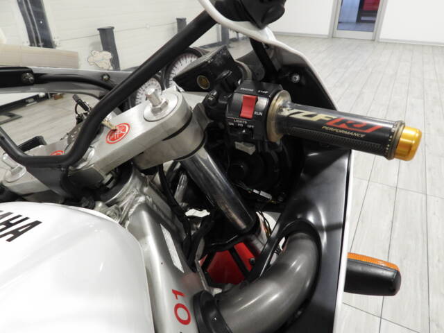 Yamaha FZR 1000