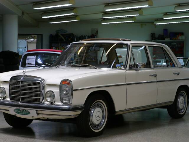 Afbeelding 1/15 van Mercedes-Benz 200 (1971)