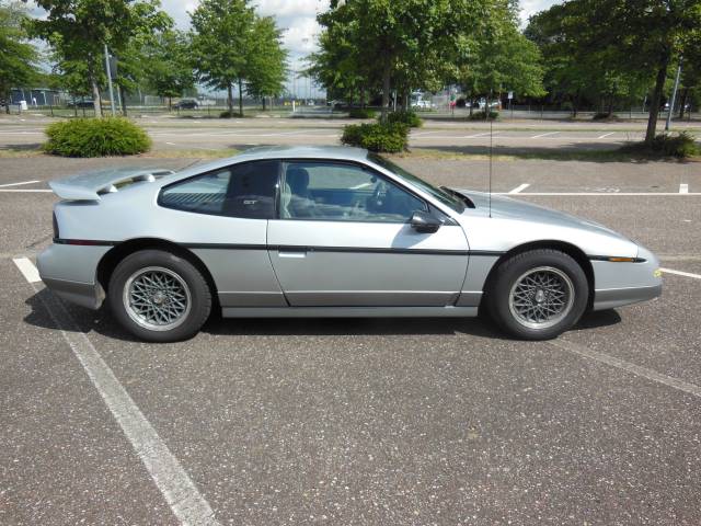 Bild 1/17 von Pontiac Fiero GT (1987)