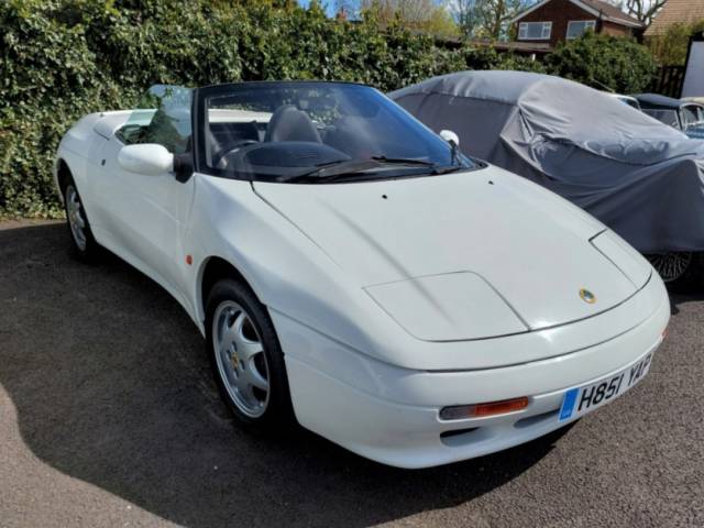 Image 1/32 of Lotus Elan (1990)